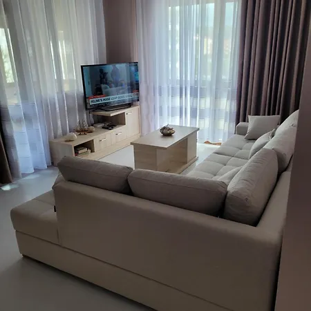 Appartement Orange Golem (Tirana)